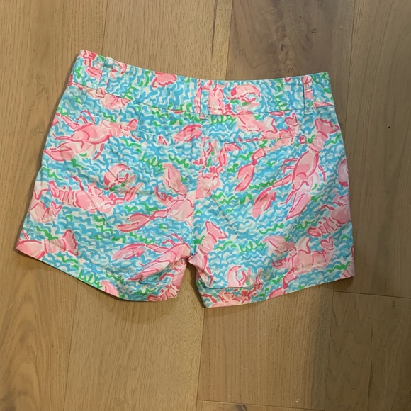 Lilly pulitzer callahan shorts lobstah roll size 0 vguc due to age. No flaws - Picture 2 of 2